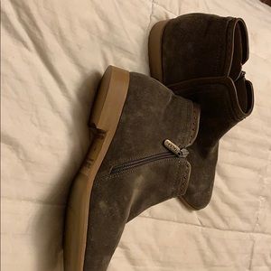 Italeau - Olive green genuine leather booties